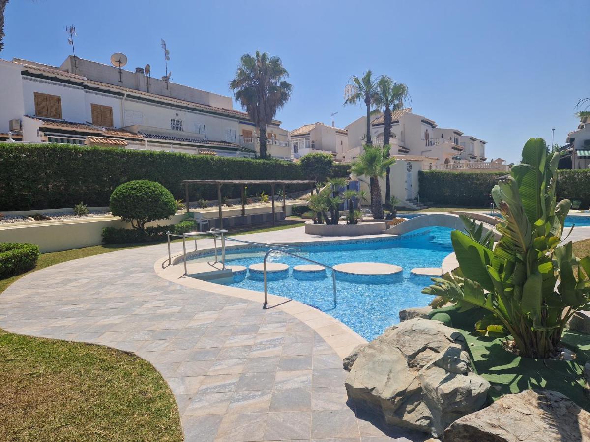 Lovely Apartment Near The Beach In Sunny La Mata Torrevieja Kültér fotó